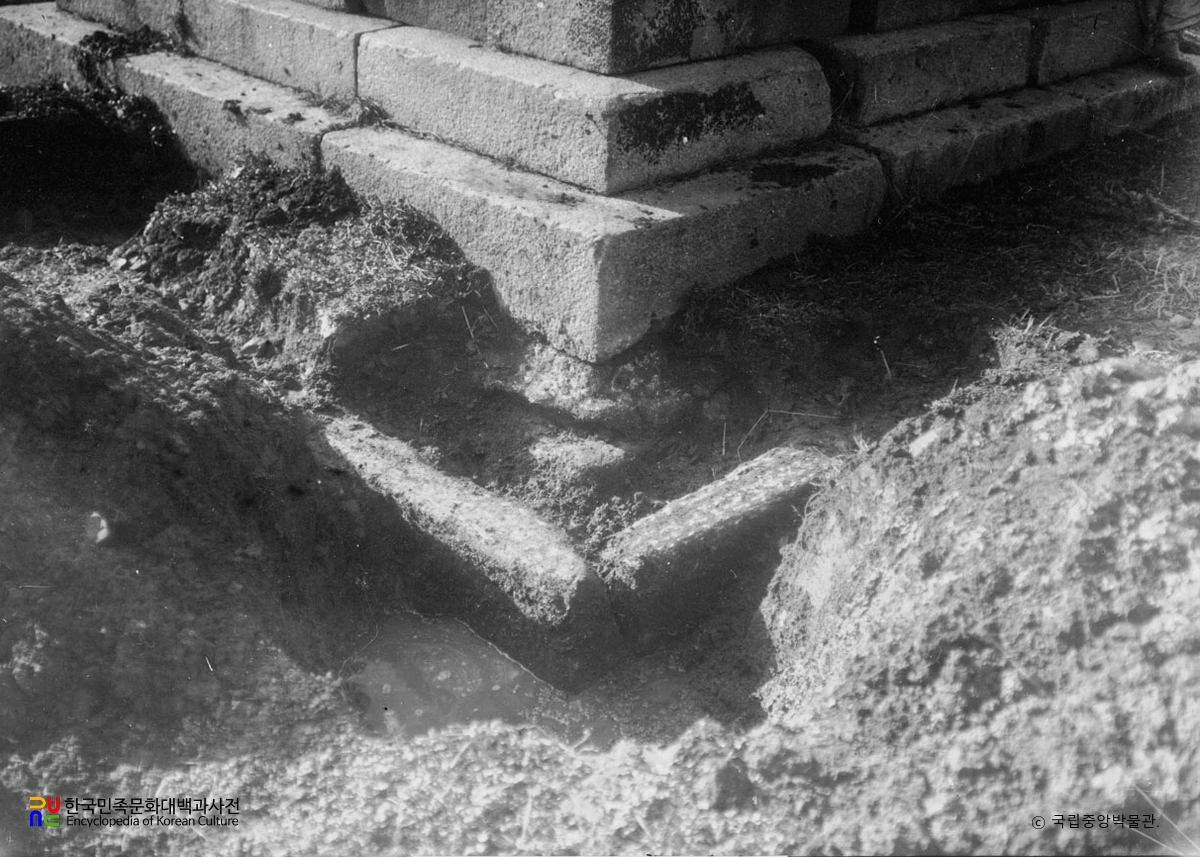 부여 정림사지 오층석탑 기단부