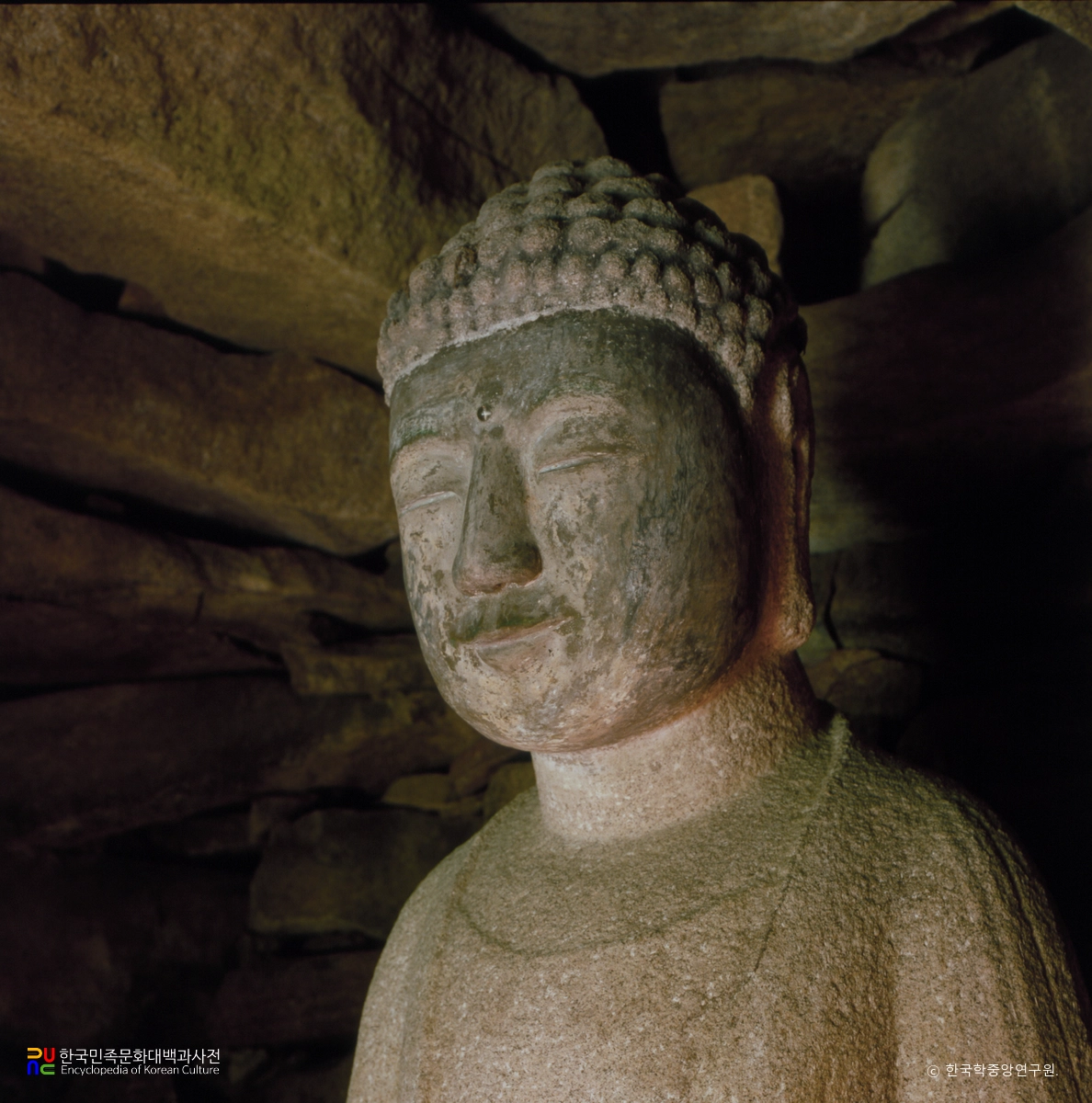 사천 다솔사 보안암 석굴 석조여래좌상 상부