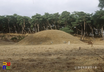 경주 신라 효공왕릉 정면