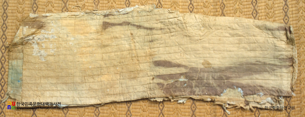 이형 부인 동래정씨 의복