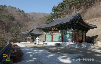 함양 용추사 중 대웅전과 종각 일곽