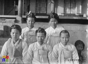 강원도 이천군 여인들의 모습