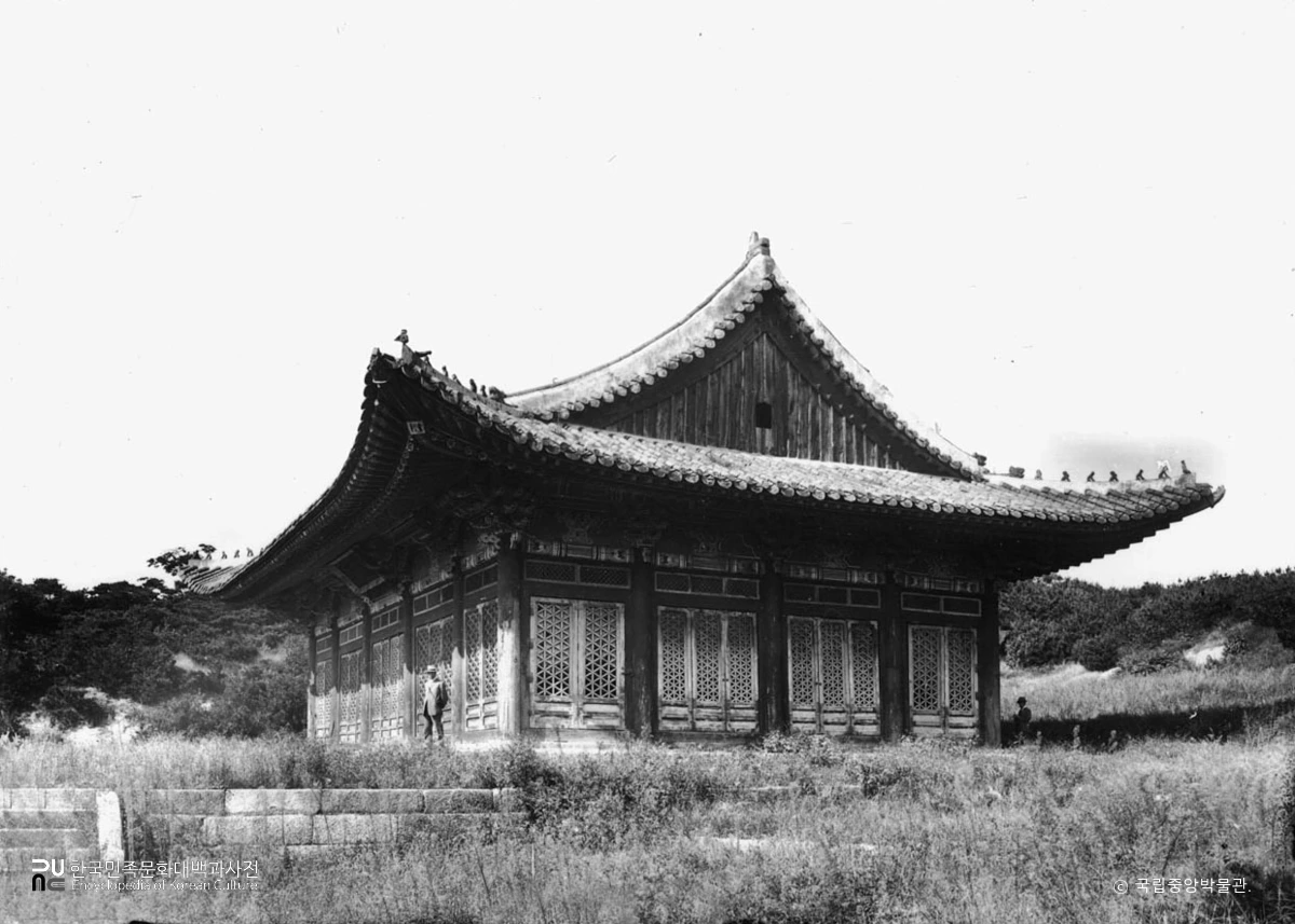 서울 경희궁 숭정전 좌측면