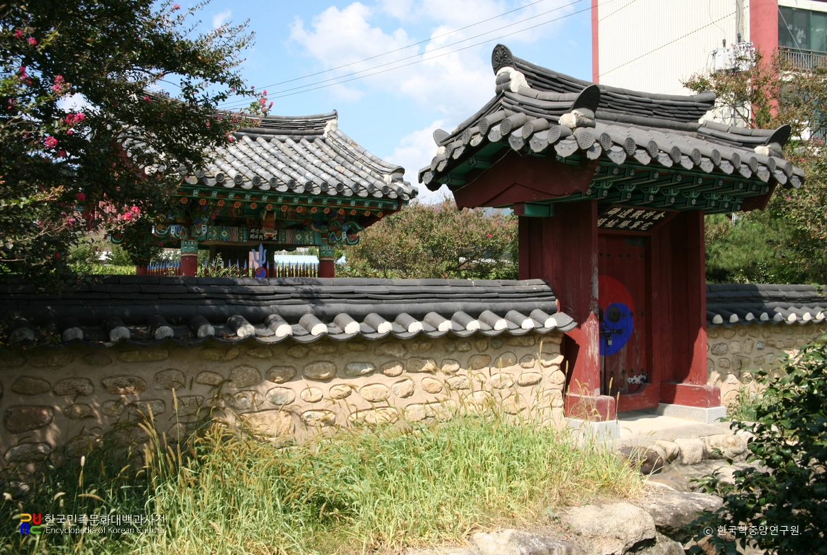 김완 장군 전승유허비 / 비각