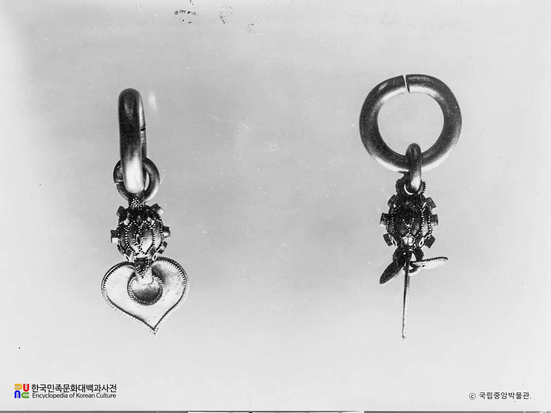 경북 경주 호우총 출토 금제세환이식