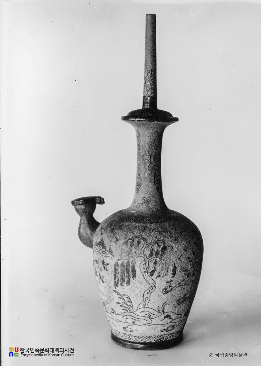 개성 고분 출토 청동은입사포류수금문정병