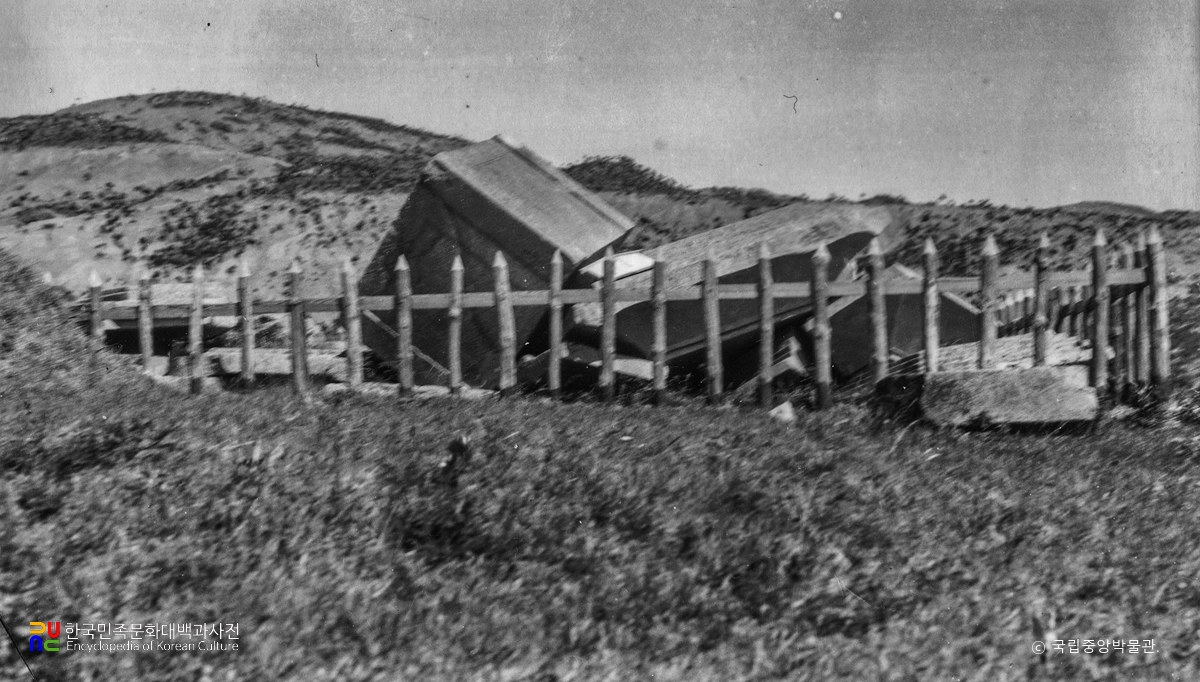 경주 남산 창림사지 삼층석탑 붕괴 모습