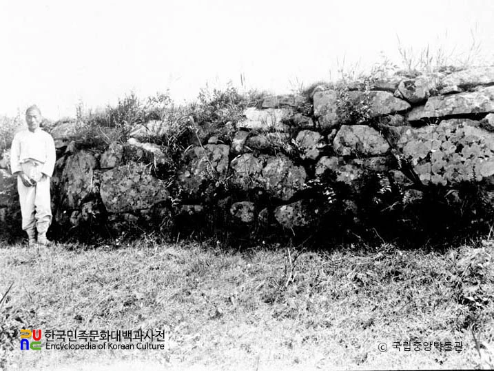 서울 아차산성 성벽