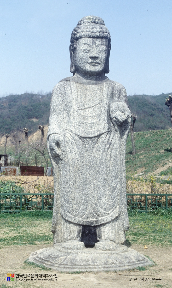 예천 동본리 석조여래입상