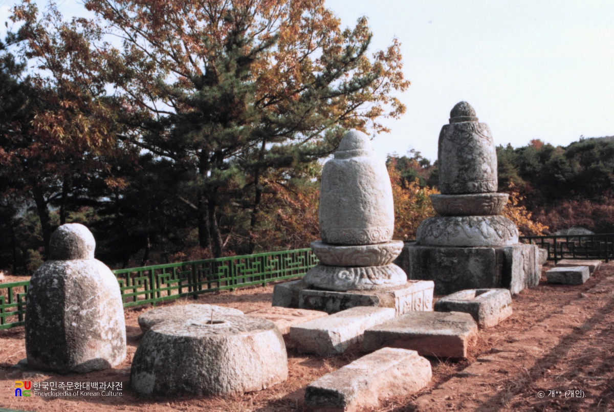 울주 청송사지 부도 전경