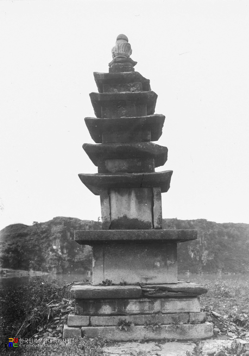 성천 자복사지 오층석탑 정면