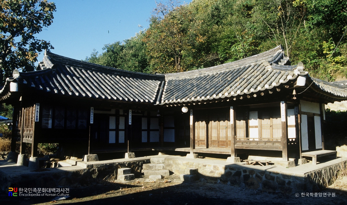 영동 묵정리 고가 정면