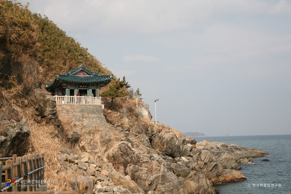 양양 낙산사 의상대와 홍련암 / 홍련암