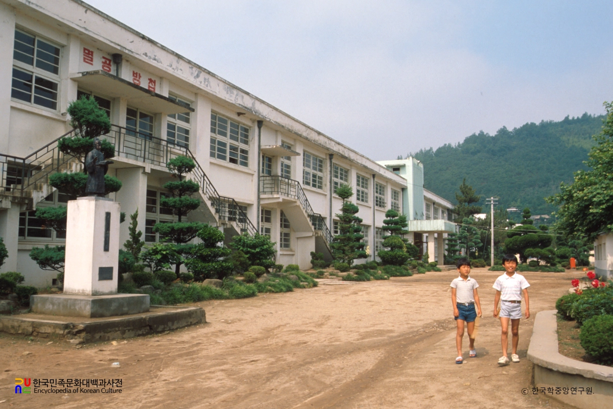 구례중앙초등학교 정측면