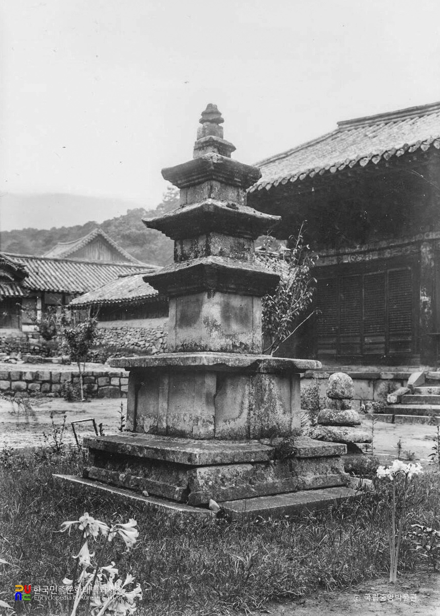 양산 통도사 삼층석탑 정측면