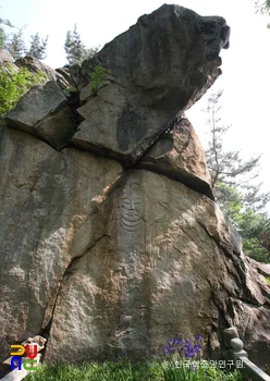 대전 보문산 마애여래좌상 전경