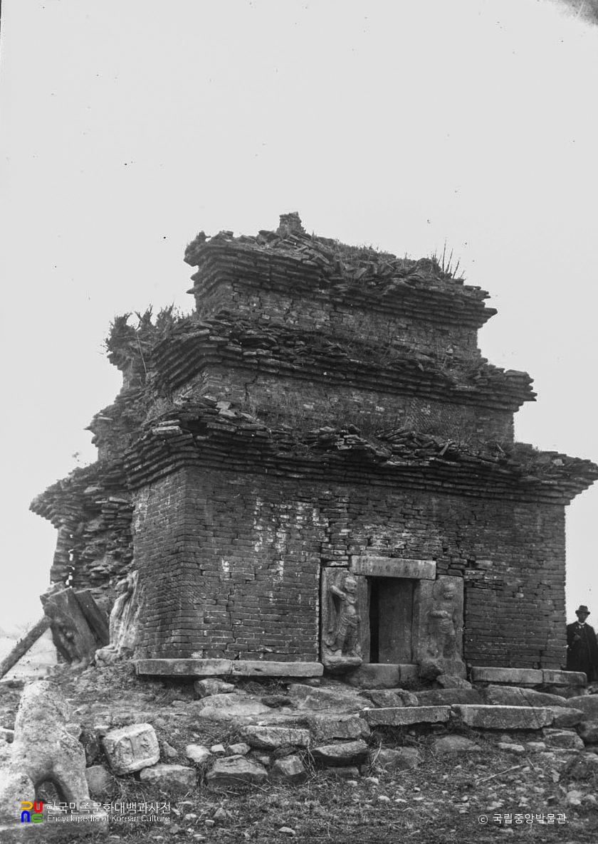 경주 분황사 모전석탑 서북면