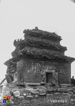 경주 분황사 모전석탑 서북면