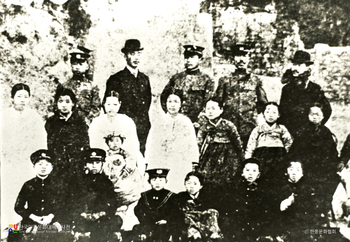 한국무관학교 앞뜰