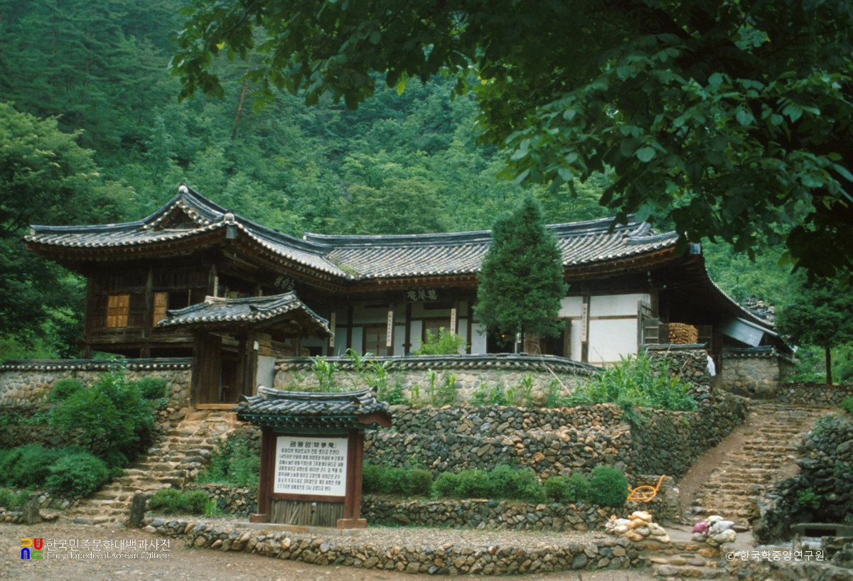 영월 금몽암 정측면