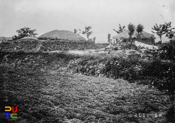 경주 황룡사지 중 초석이 놓인 모습