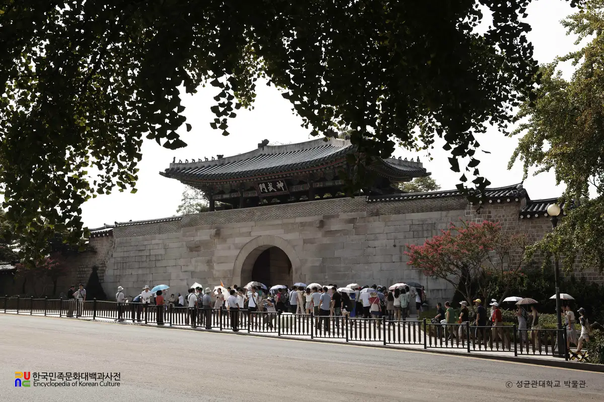서울 경복궁 중 신무문 정측면