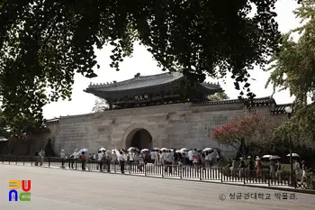 서울 경복궁 중 신무문 정측면