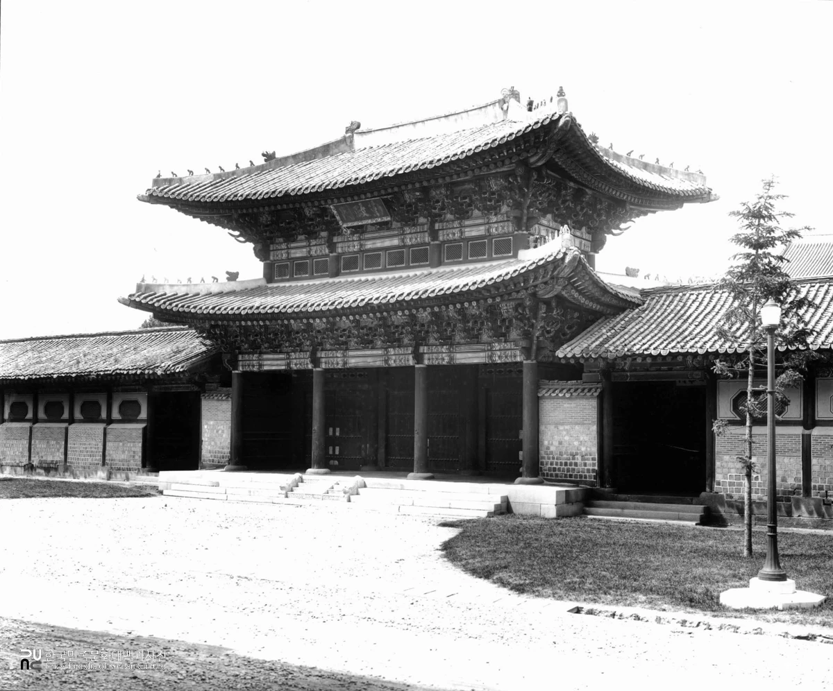 서울 경복궁 근정문 및 행각 중 근정문 정측면