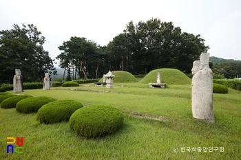 서울 양효공 안맹담과 정의공주 묘역 정측면