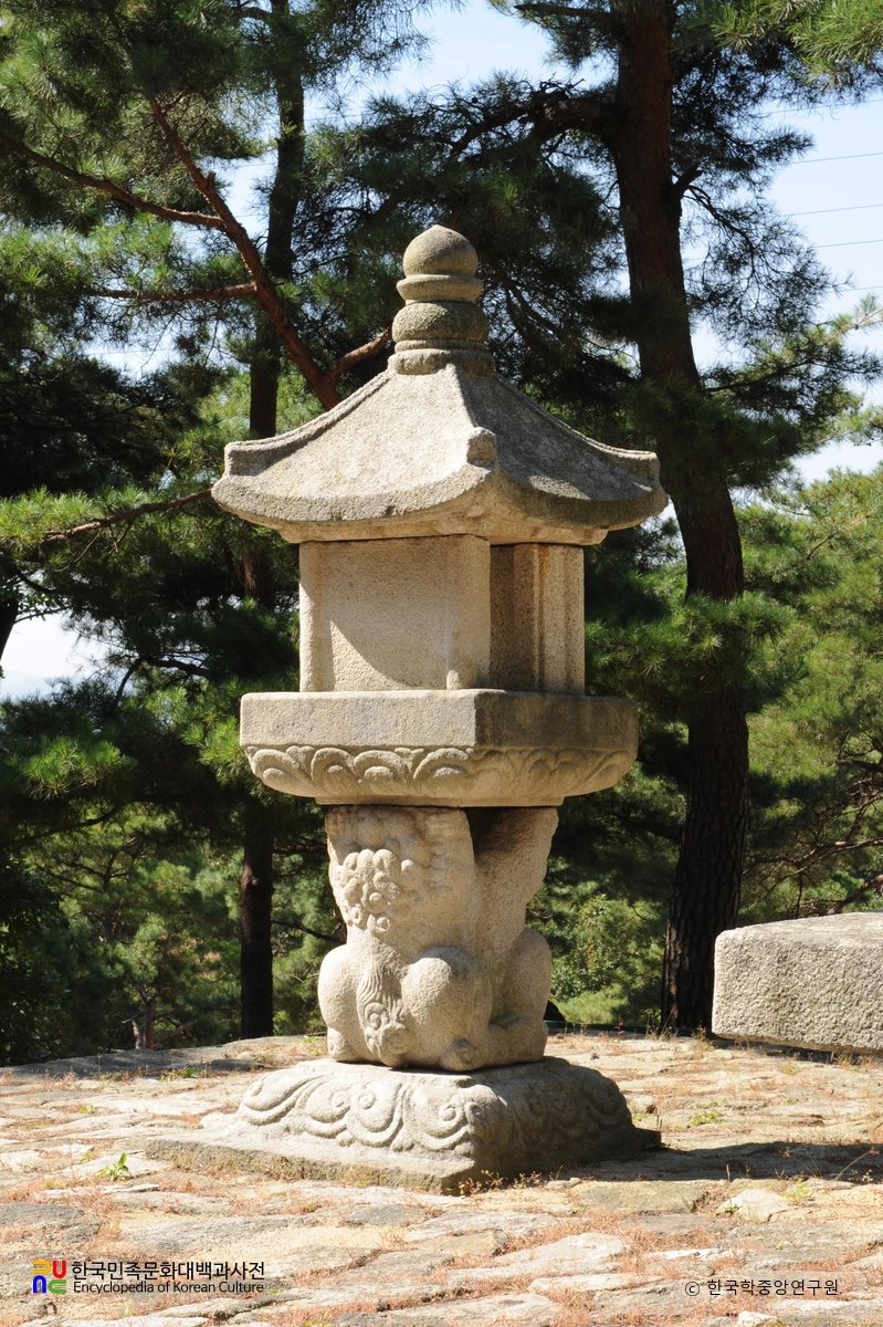 양주 회암사지 무학대사탑 앞 쌍사자 석등