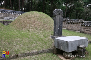 남양주 조선 광해군묘 중 문성군부인 봉분 정측면