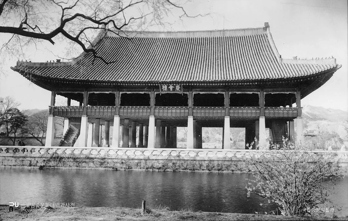 서울 경복궁 경회루 정면