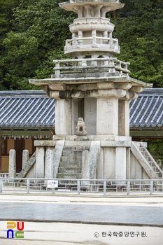 경주 불국사 다보탑 서쪽 기단과 탑신부 정면