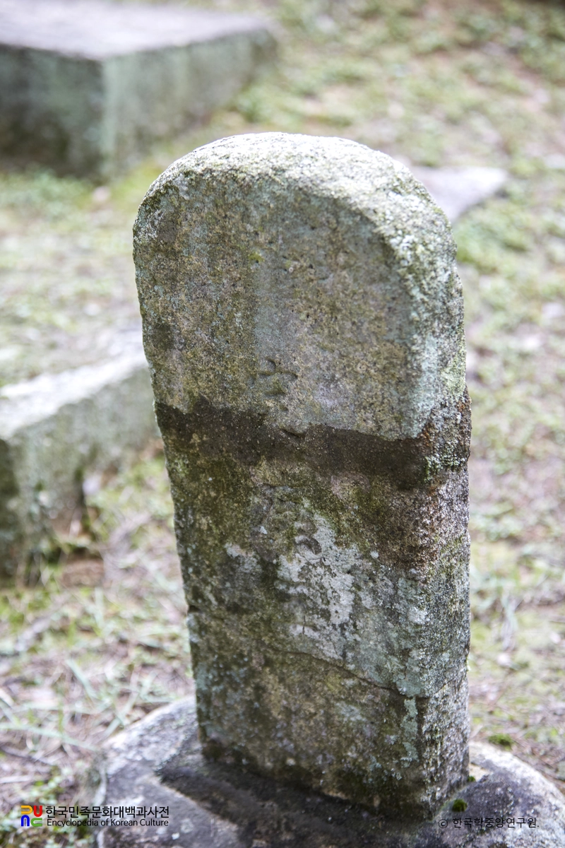 경주 신라 정강왕릉 중 묘표 정측면