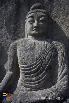 경주 남산 칠불암 마애마카오 슬롯 머신 추천 삼존상 중 본존불