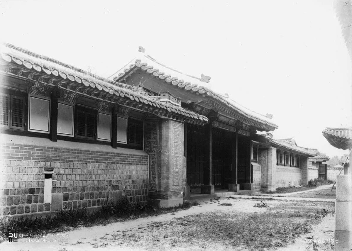 서울 경복궁 중 양의문 정측면