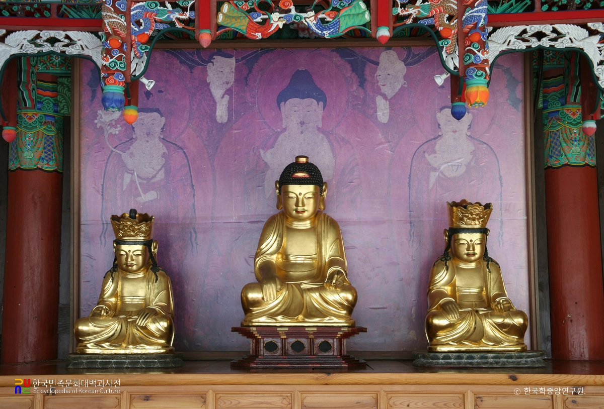 김천 봉곡사 대웅전 석조석가여래삼존상