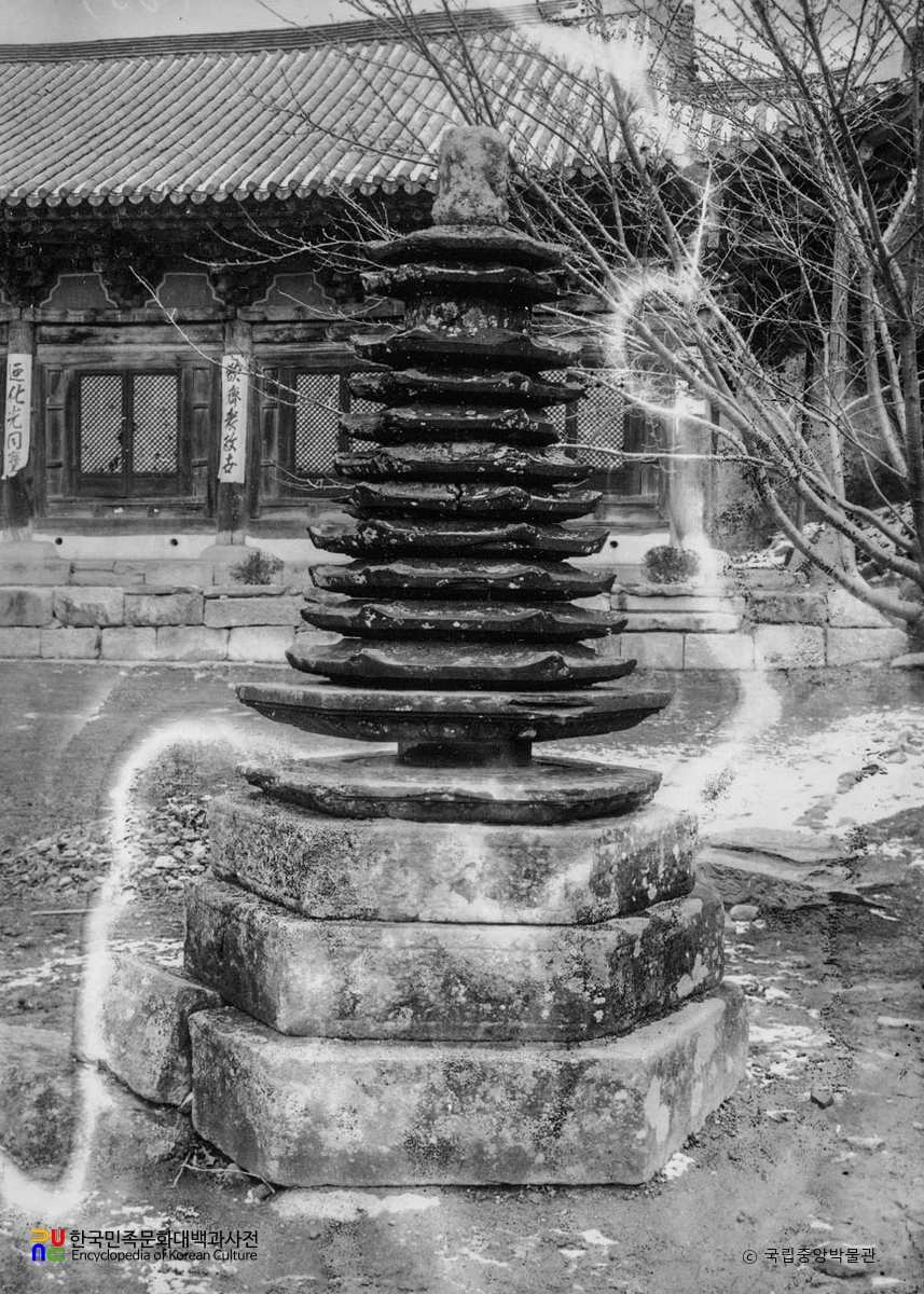 김제 금산사 육각 다층석탑 정측면