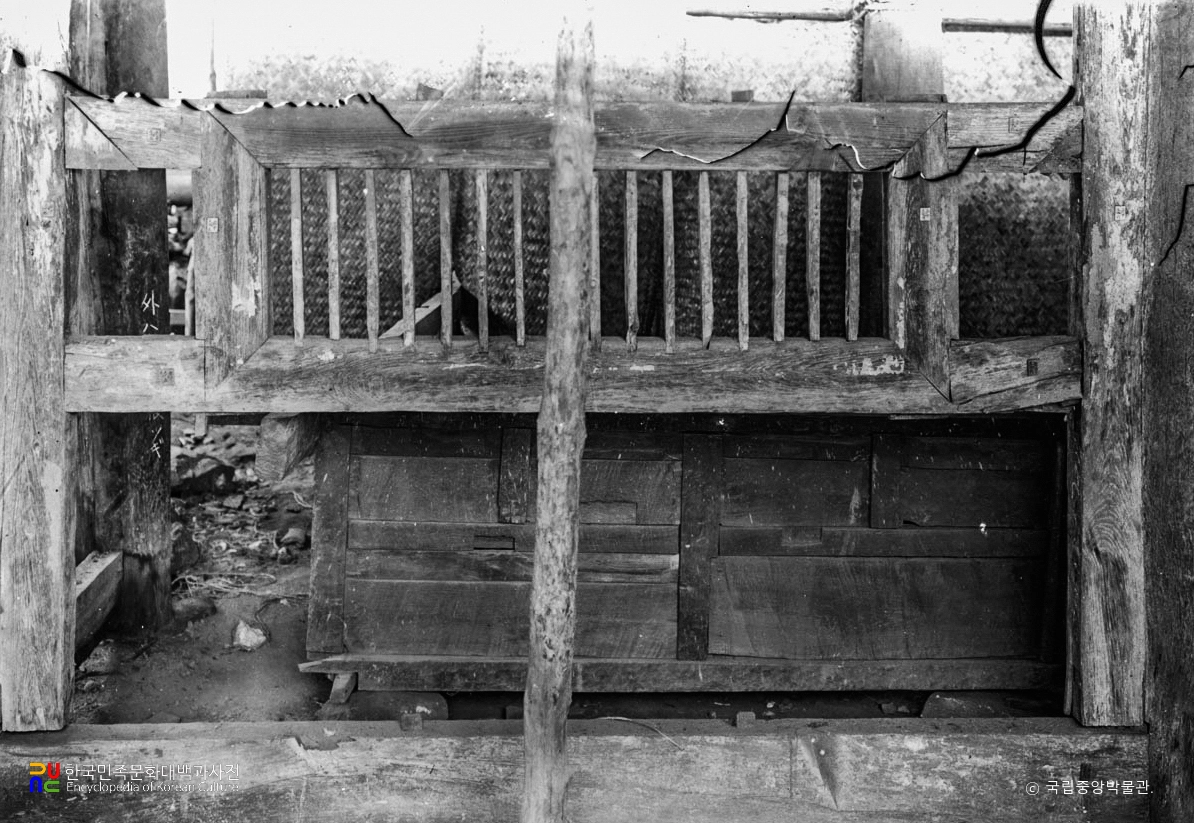 황주 성불사 응진전 외벽 광창