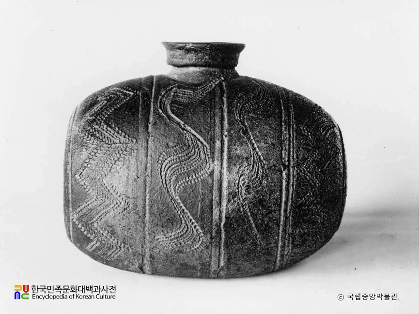 경북 경주 출토 파상문 장군