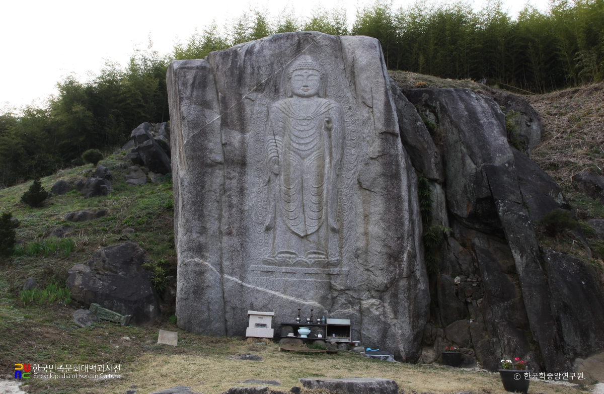 함양 덕전리 마애여래입상 전경