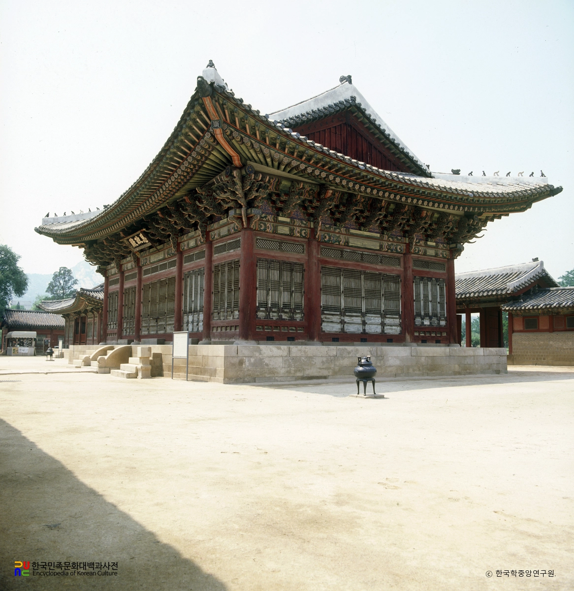 서울 경복궁 사정전 좌측면