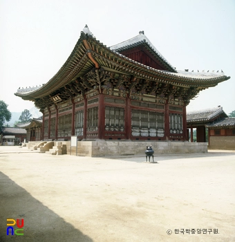 서울 경복궁 사정전 좌측면
