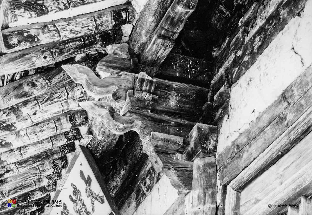 예산 수덕사 대웅전 전면 공포