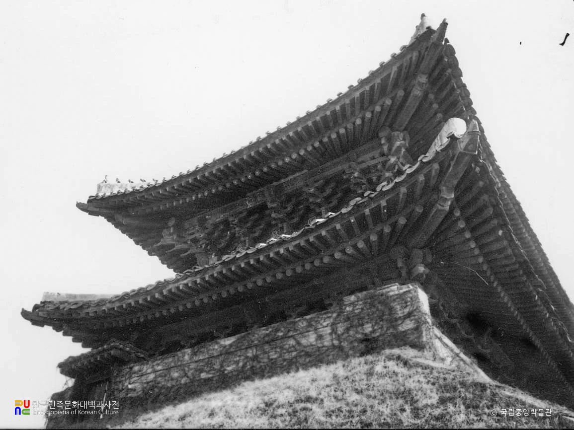 서울 숭례문 지붕 처마