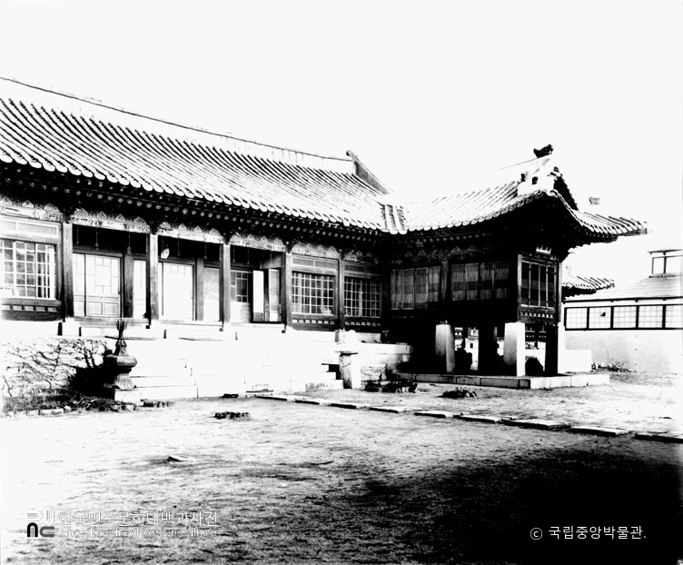 서울 경복궁 자경전 중 자경전과 청연루 우측면