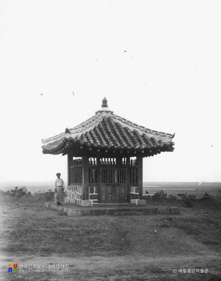 평안남도 용강 점제현신사비 비각