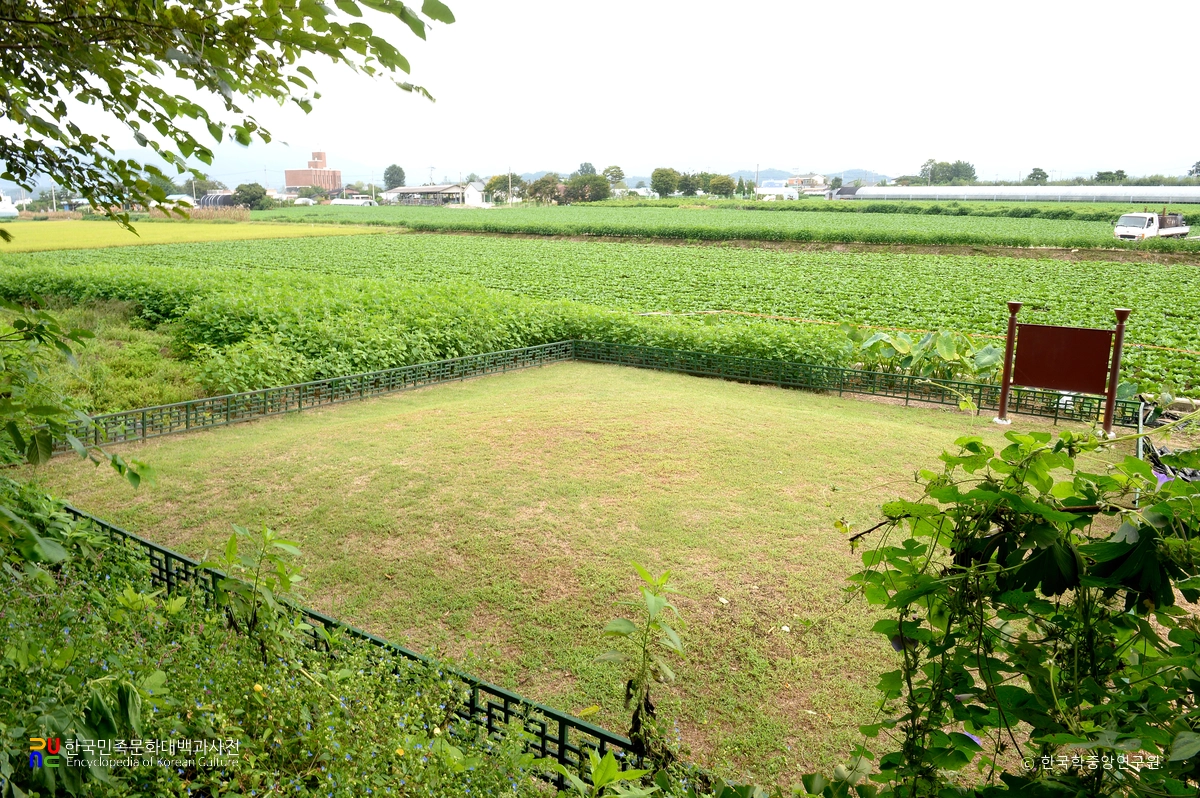 춘천 신매리 석실 고분