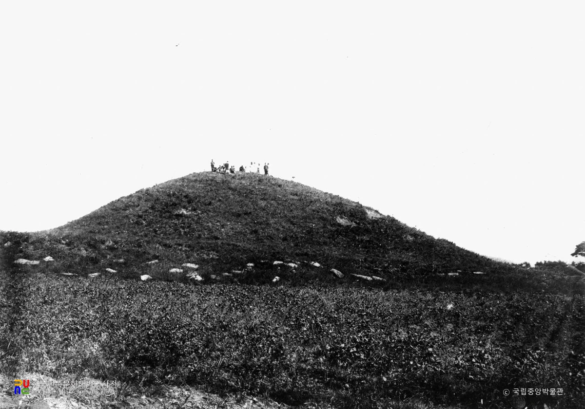 평안남도 강동 한왕묘 우측면 전경