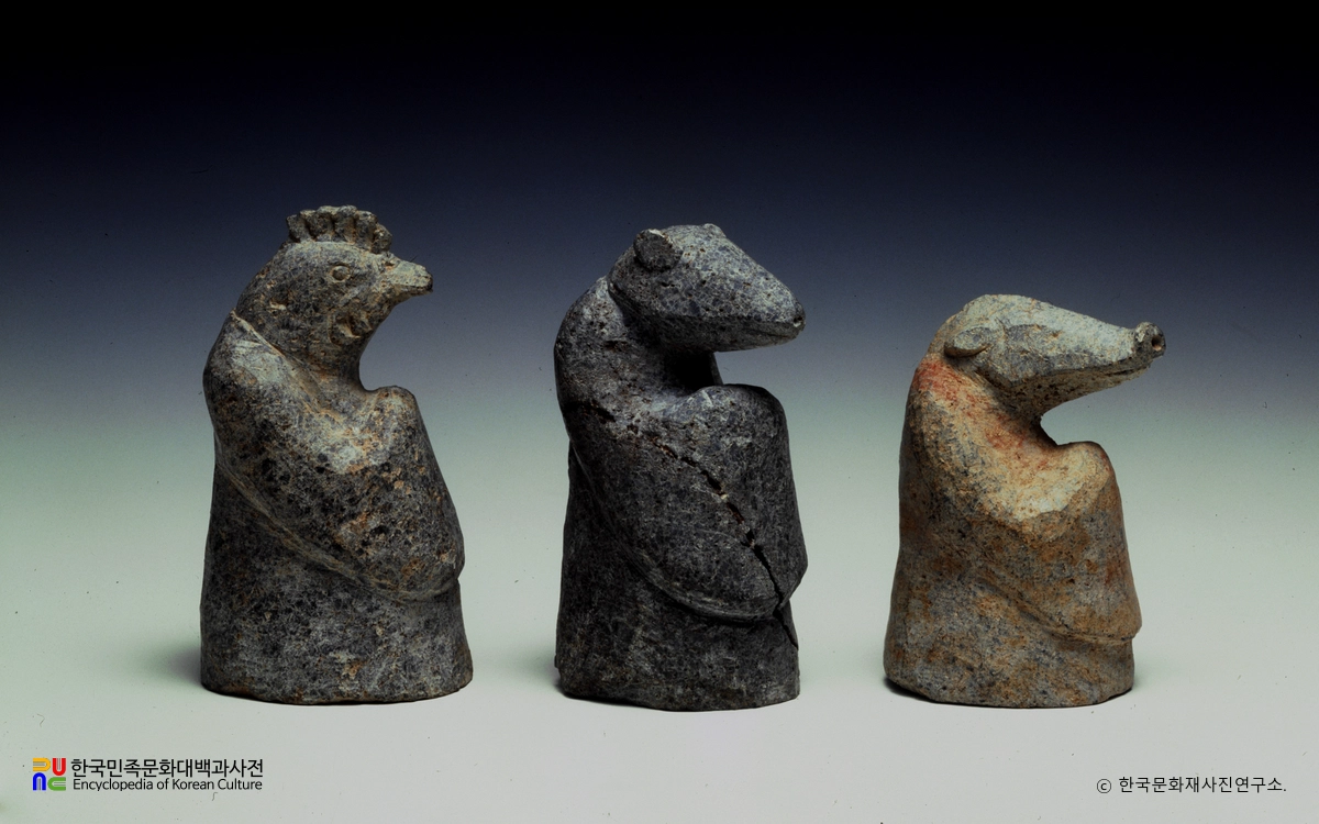 경주 납석제십이지상 우측면